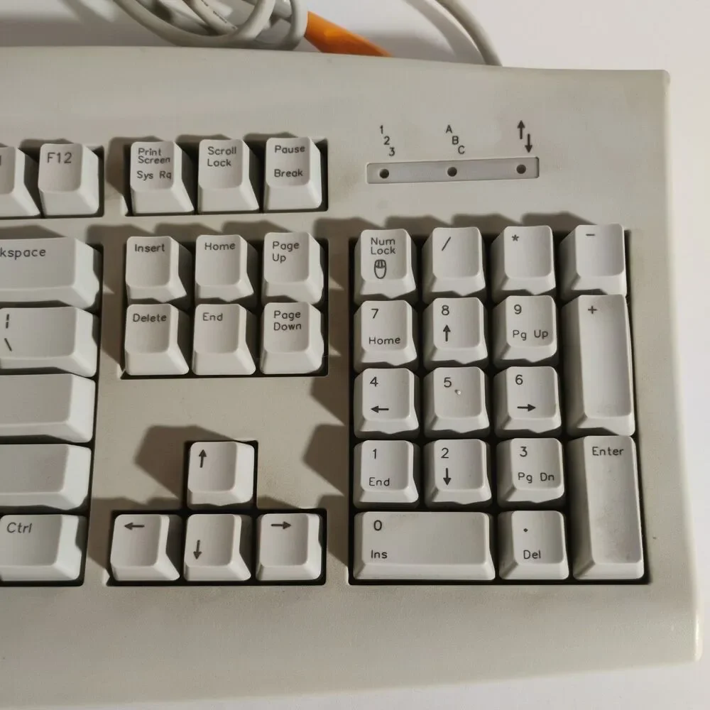 Logitech Deluxe 104 Keyboard SCC00419670